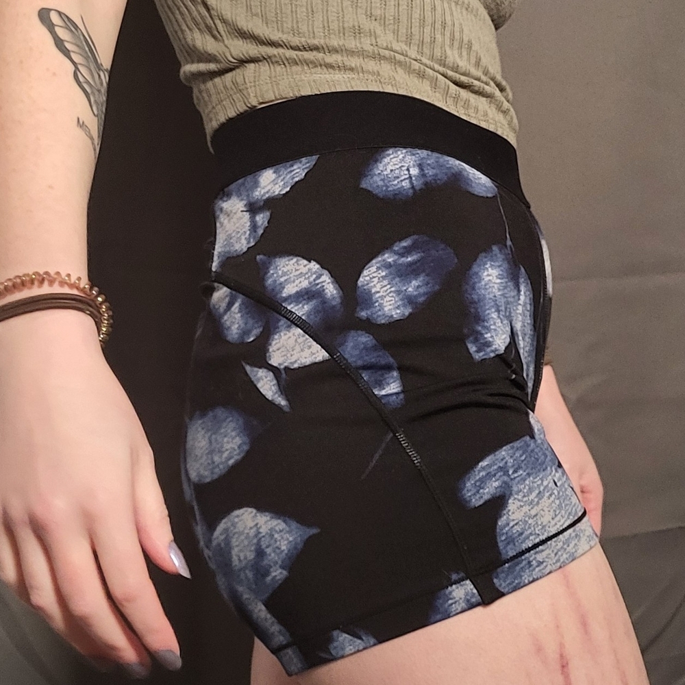 Ardene Black and Blue Leaf Print Bike Shorts